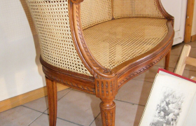 Restauration d’un fauteuil Louis XVI en cannage